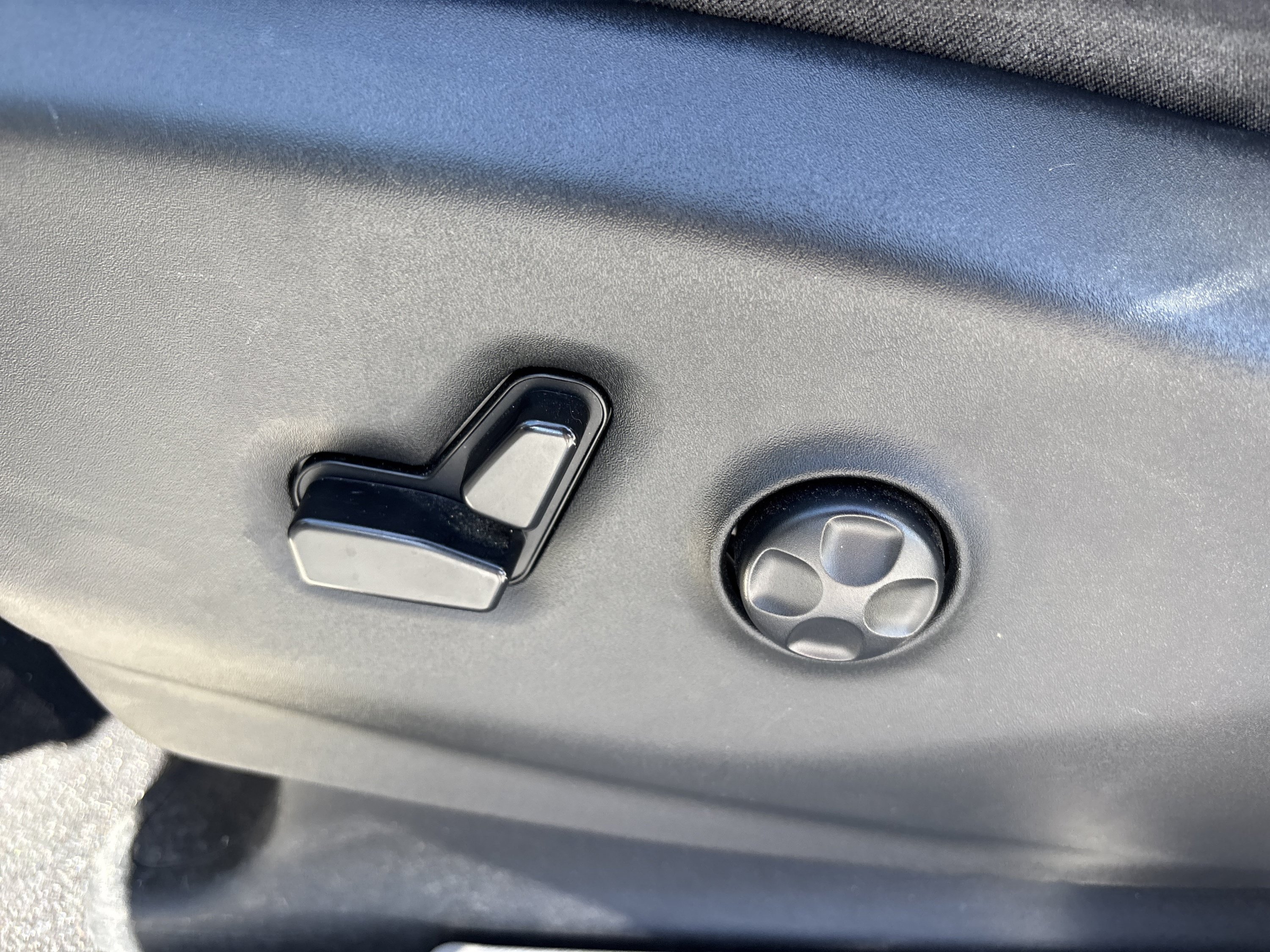 Used 2024 Chrysler Pacifica Touring-L FWD image 15