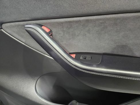 Used 2022 Tesla Model Y Long Range AWD/4WD image 6