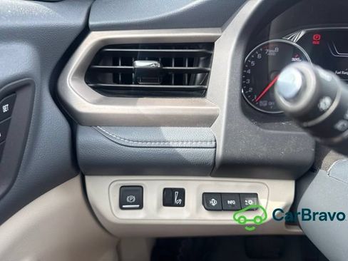 Used 2023 GMC Acadia Denali w/ Denali Technology Package FWD image 14
