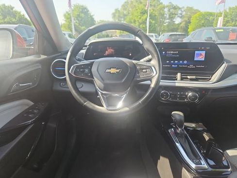 Used 2024 Chevrolet Trax LT w/ Driver Confidence Package FWD image 14