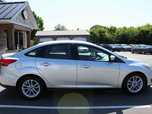 Used 2018 Ford Focus SE image 4