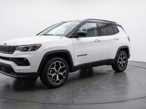 Used 2025 Jeep Compass Limited image 3