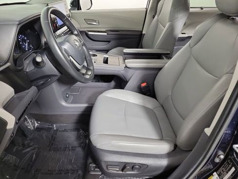Used 2024 Toyota Sienna XLE image 19