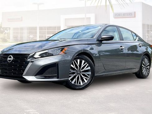 Used 2025 Nissan Altima 2.5 SV FWD image 28