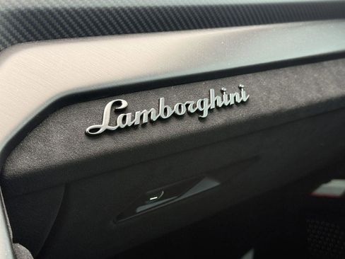 Used 2024 Lamborghini Urus Performante AWD/4WD image 40