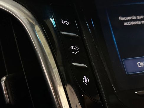 Used 2016 Cadillac Escalade Luxury image 41