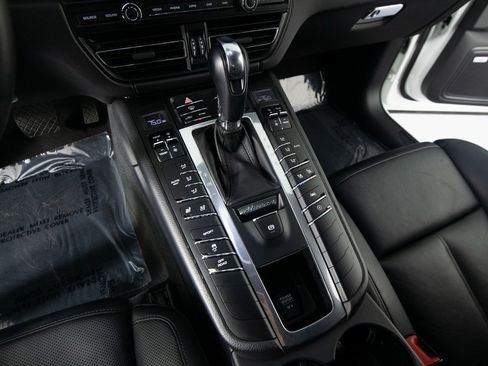Certified 2020 Porsche Macan image 25