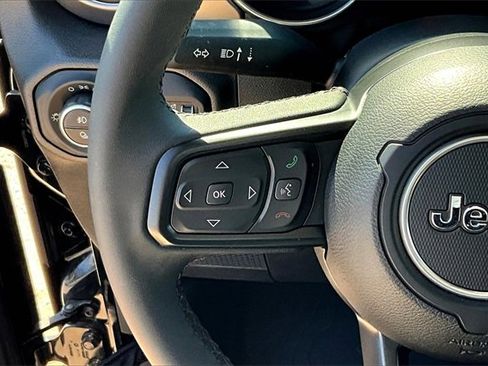 Used 2023 Jeep Gladiator Sport image 20