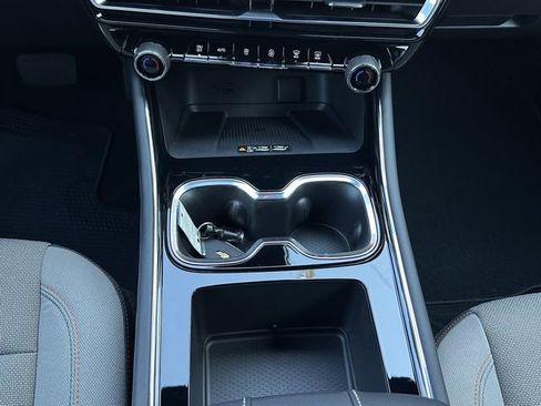 New 2026 Chevrolet Traverse LT image 16