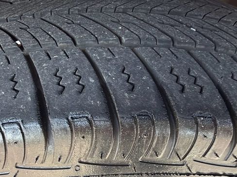 Used 2021 Ford Explorer Limited w/ Equipment Group 301A AWD/4WD image 45