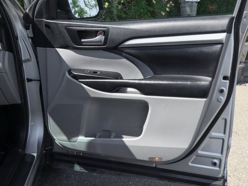 Used 2019 Toyota Highlander XLE image 43