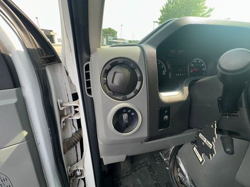 Used 2010 Ford E-350 and Econoline 350 XLT image 29