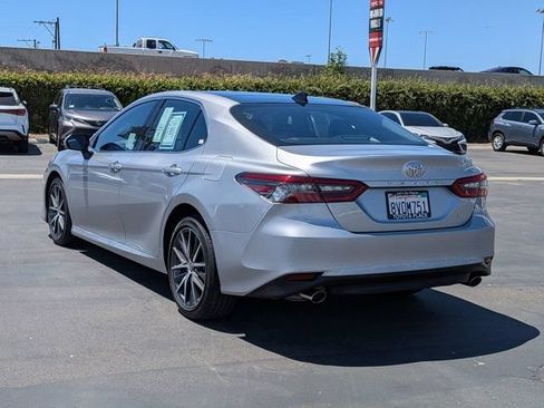 Used 2021 Toyota Camry XLE FWD image 11