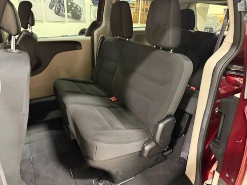 Used 2019 Dodge Grand Caravan SE image 30