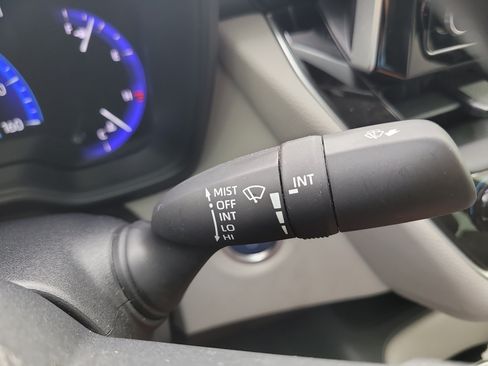 Used 2021 Toyota Corolla LE FWD image 29