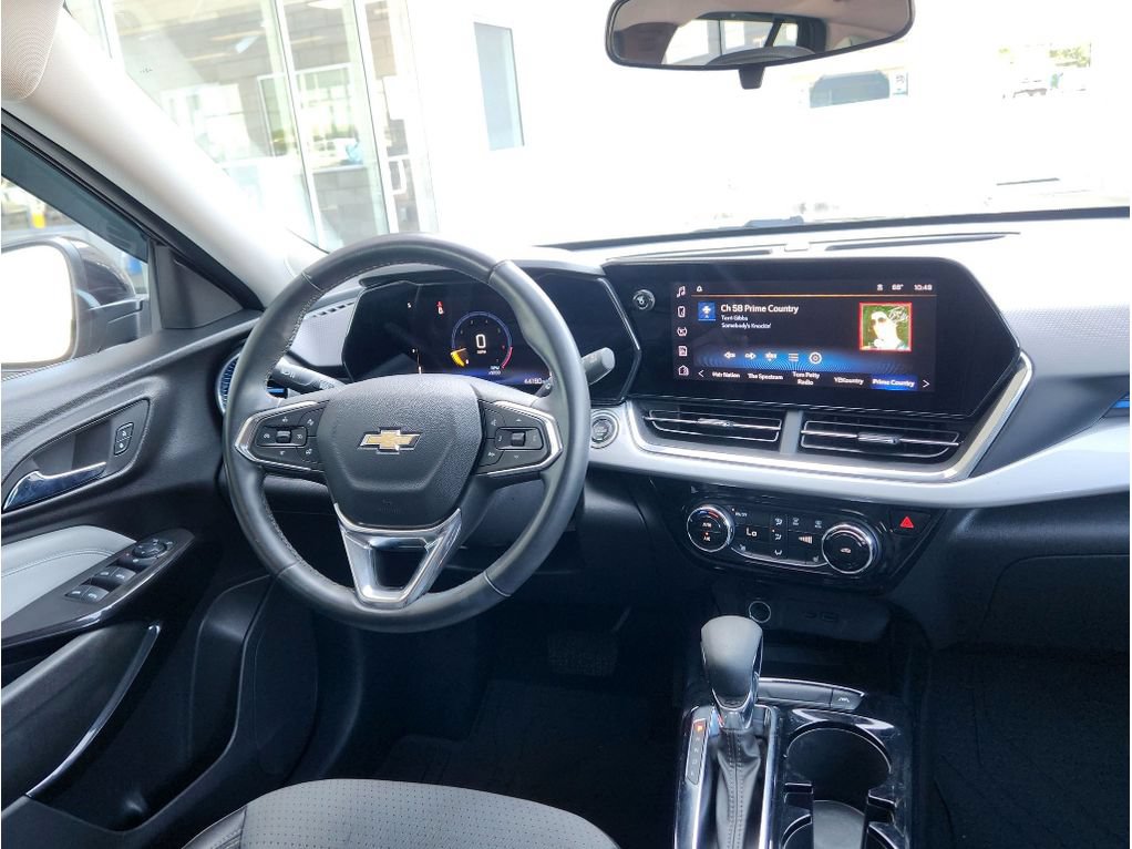 Used 2024 Chevrolet Trax LT w/ Sunroof Package FWD image 18
