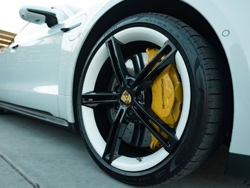 Used 2022 Porsche Taycan Turbo S image 40