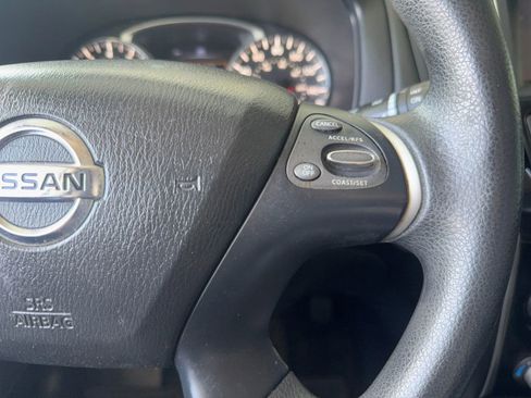 Used 2019 Nissan Pathfinder S image 32