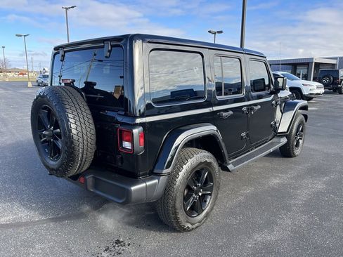 Used 2022 Jeep Wrangler Unlimited Sahara image 6