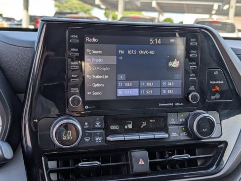Used 2022 Toyota Highlander LE FWD image 6
