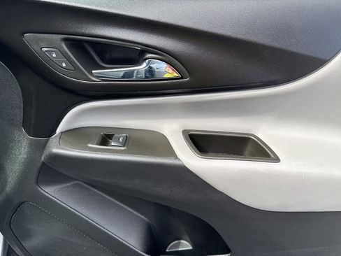 Used 2023 Chevrolet Equinox LT w/ Driver Convenience Package image 16
