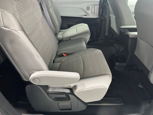 Used 2025 Toyota Sienna LE image 56