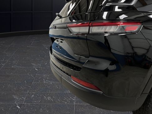 New 2026 Jeep Grand Cherokee Altitude AWD/4WD image 32