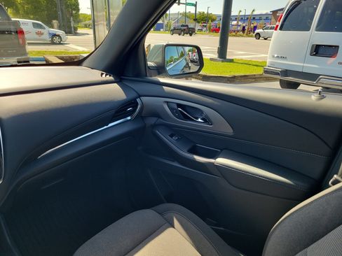 Used 2023 Chevrolet Traverse LT FWD image 14