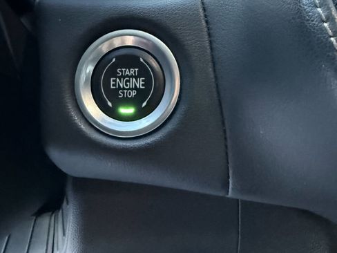 Used 2022 Chevrolet Suburban Premier AWD/4WD image 17