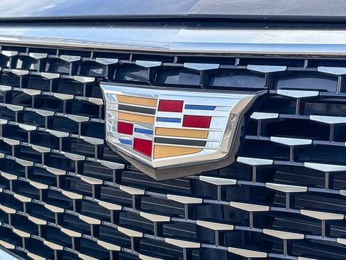 Certified 2023 Cadillac XT6 Luxury FWD image 8