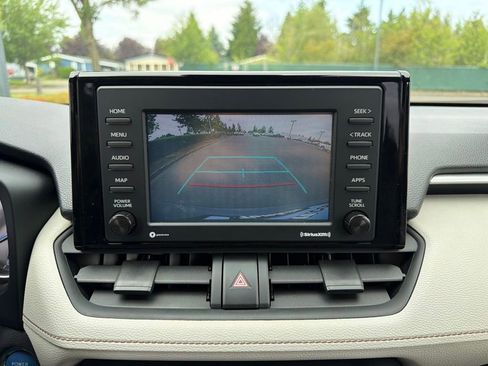 Used 2020 Toyota RAV4 XLE AWD/4WD image 21
