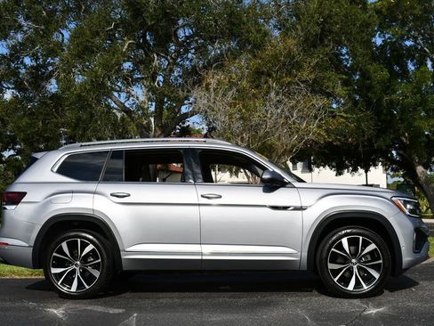Used 2025 Volkswagen Atlas SEL Premium R-Line image 33