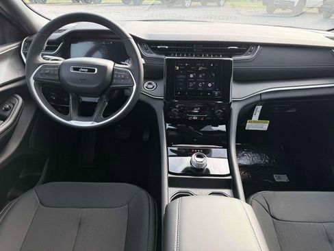 New 2025 Jeep Grand Cherokee Laredo w/ Luxury Tech Group I image 3