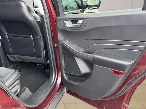 Used 2021 Ford Escape Titanium image 30