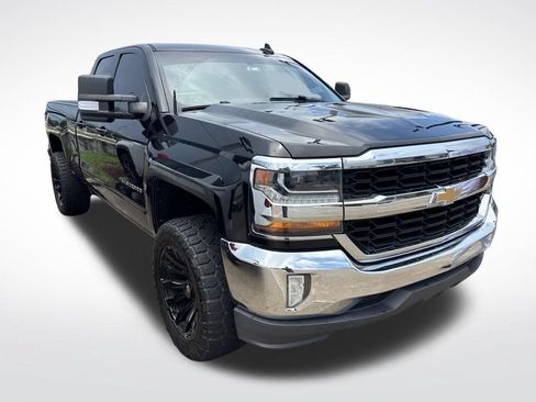 Used 2017 Chevrolet Silverado 1500 LT w/ All Star Edition RWD image 3