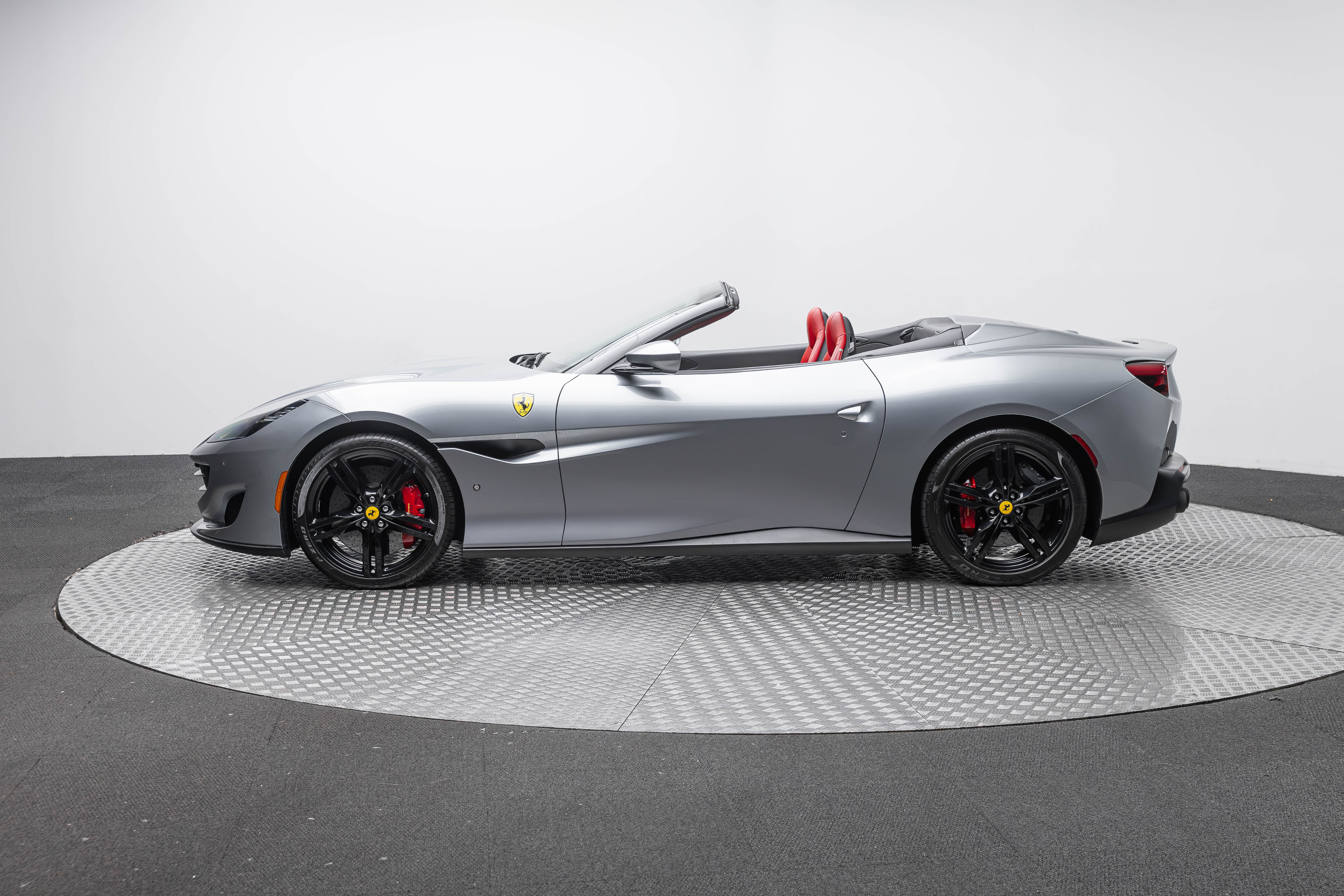 Certified 2019 Ferrari Portofino RWD image 2