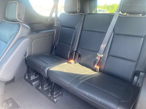 Used 2021 Chevrolet Suburban Premier w/ Premium Package AWD/4WD image 14