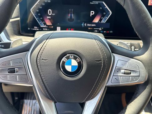 Used 2025 BMW X7 xDrive40i w/ Premium Package image 19