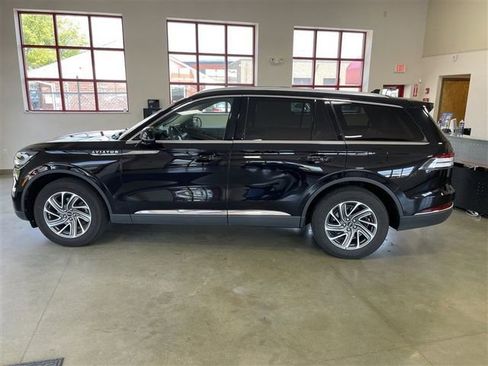 Used 2023 Lincoln Aviator AWD image 4