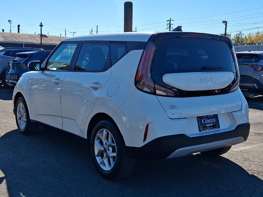 Used 2023 Kia Soul LX w/ LX Technology Package FWD image 8