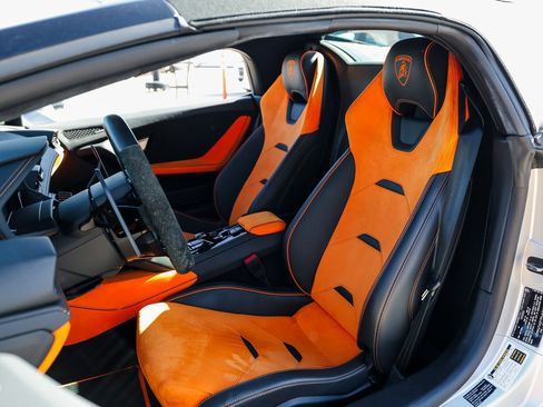 Used 2023 Lamborghini Huracan EVO image 5