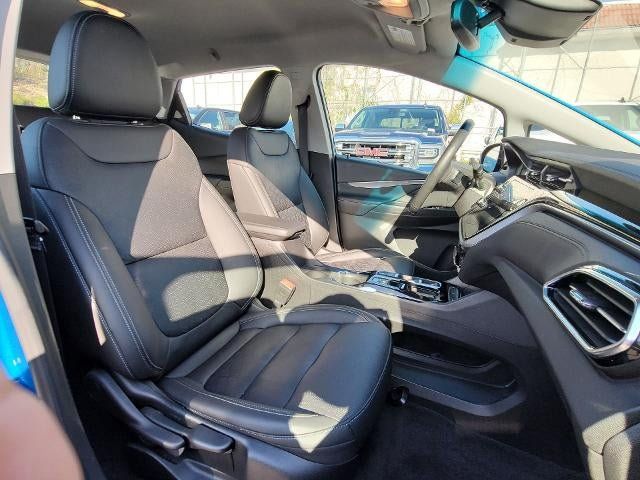 Used 2023 Chevrolet Bolt LT w/ Infotainment Package FWD image 26