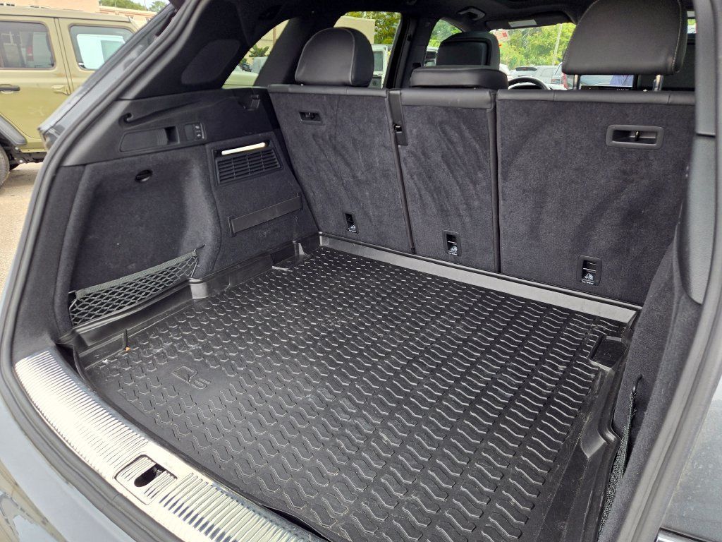 Used 2025 Audi SQ5 Premium Plus AWD/4WD image 12
