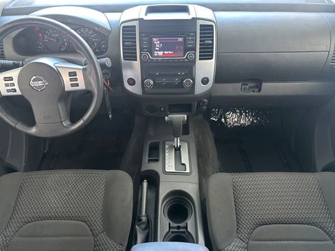 Used 2018 Nissan Frontier SV RWD image 3