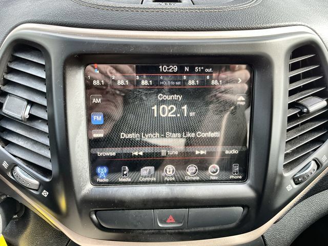 Used 2016 Jeep Cherokee Latitude w/ Cold Weather Group AWD/4WD image 13