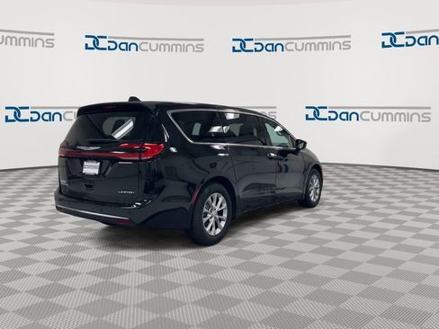 New 2026 Chrysler Pacifica Limited FWD image 8