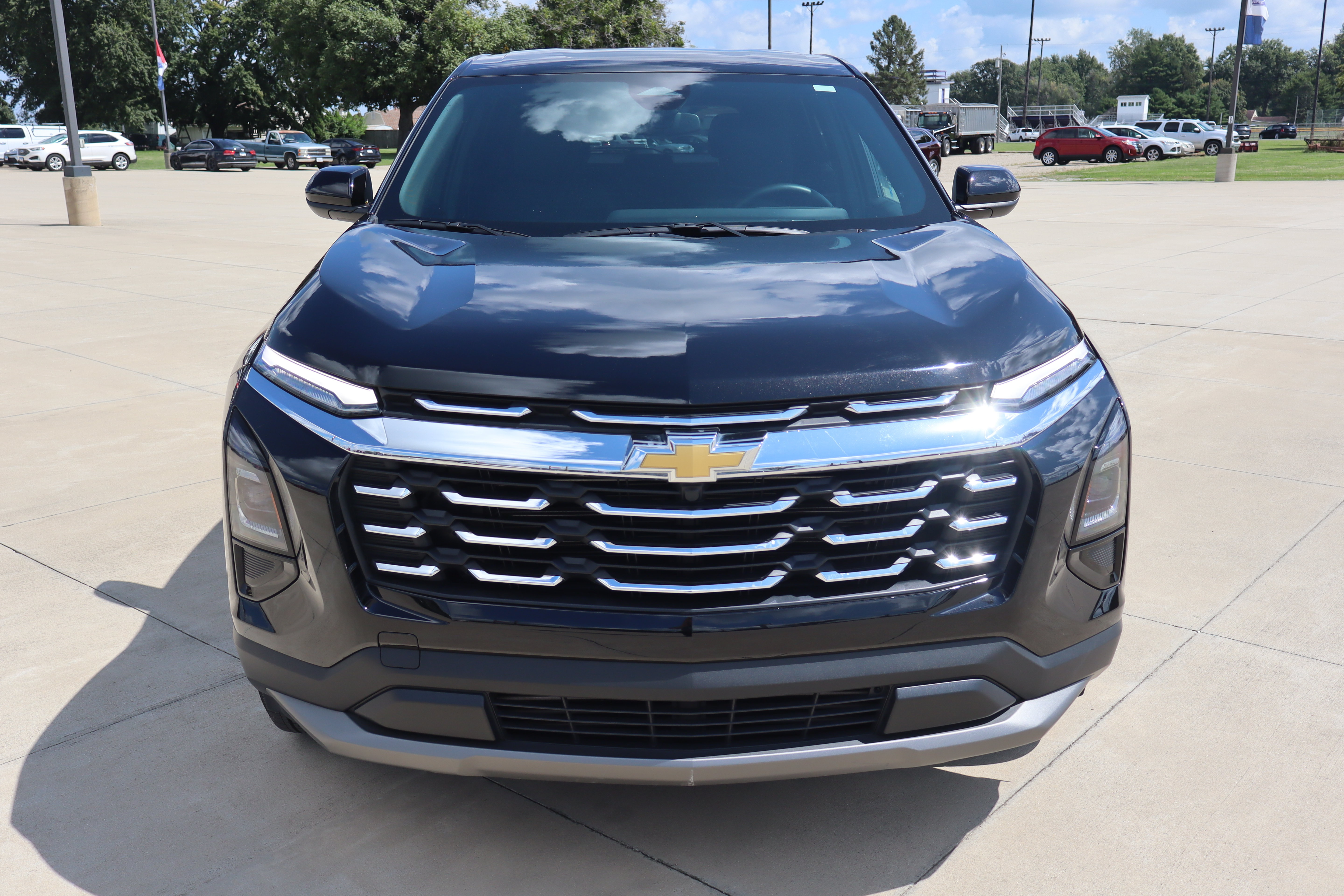 Used 2026 Chevrolet Equinox LT FWD image 2