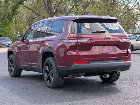 Used 2025 Jeep Grand Cherokee L Limited w/ Black Appearance Package AWD/4WD image 5