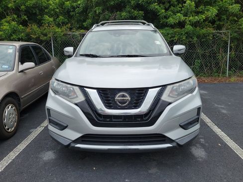 Used 2019 Nissan Rogue SV FWD image 2