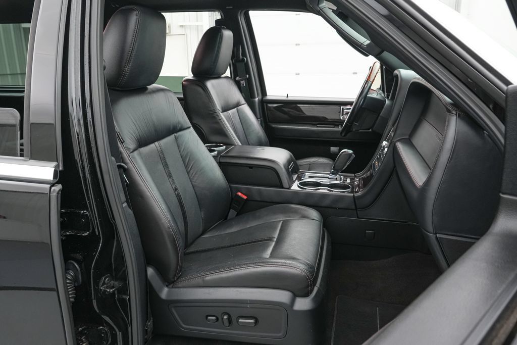 Used 2017 Lincoln Navigator L Reserve AWD/4WD image 26